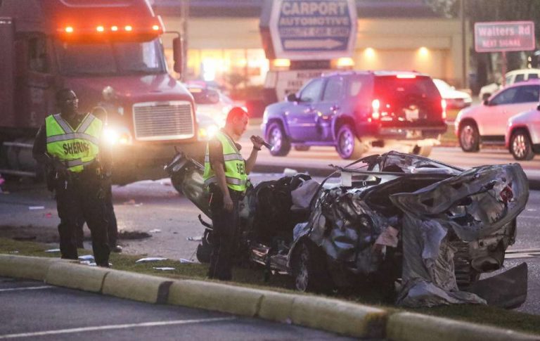 1 Killed in Crash with 18-Wheeler in Houston | Lovins Trosclair